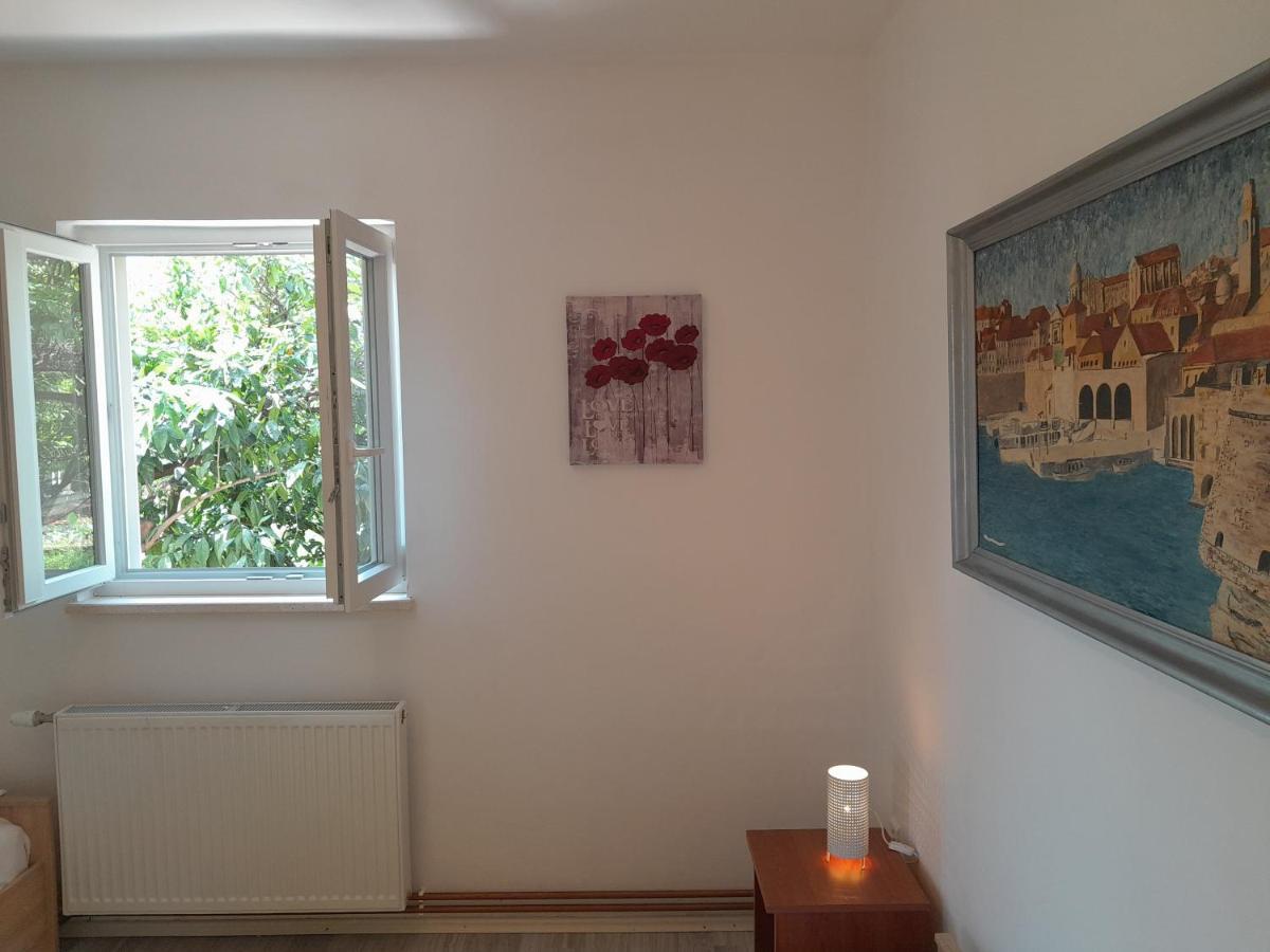 Apartmani Urlic Сресер Экстерьер фото