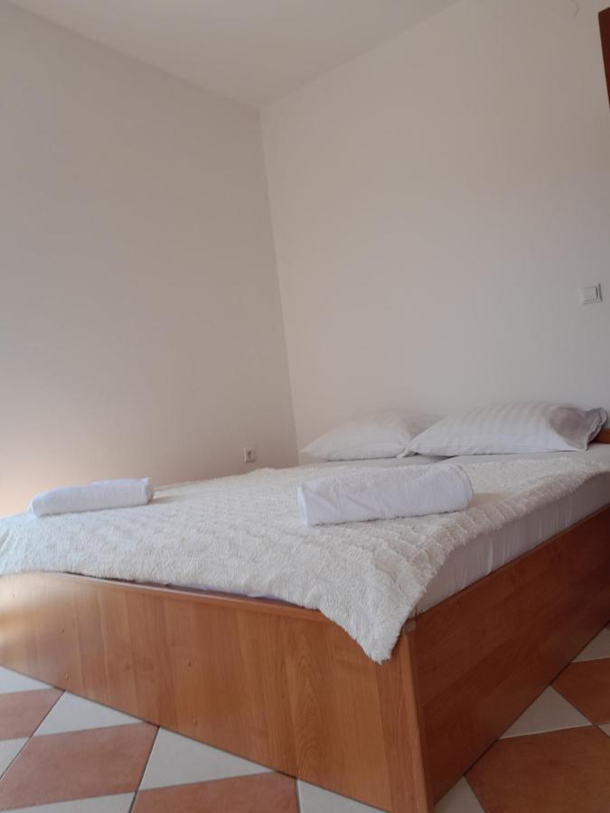 Apartmani Urlic Сресер Экстерьер фото