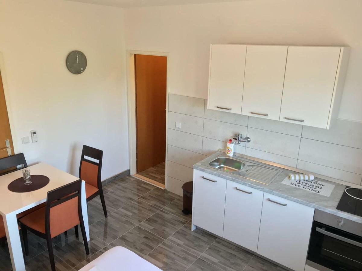 Apartmani Urlic Сресер Экстерьер фото