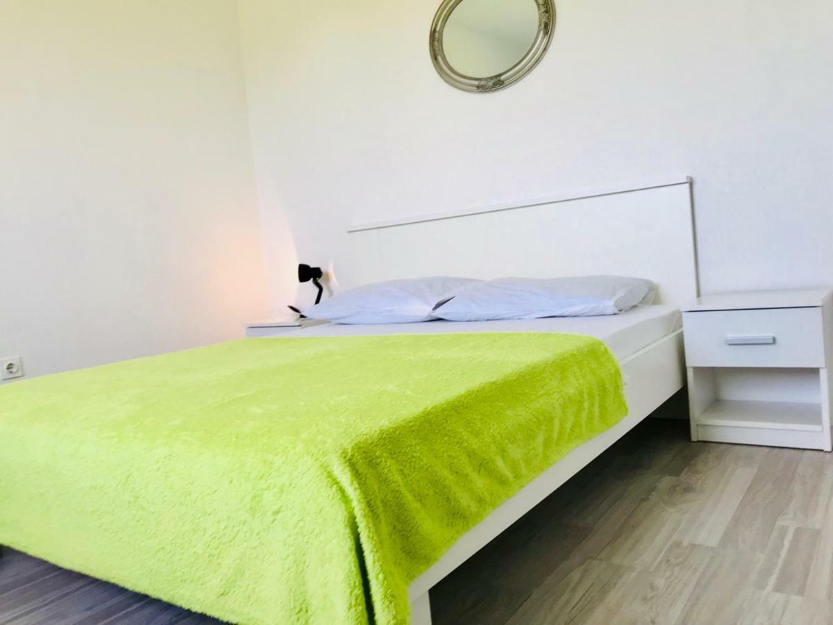 Apartmani Urlic Сресер Экстерьер фото